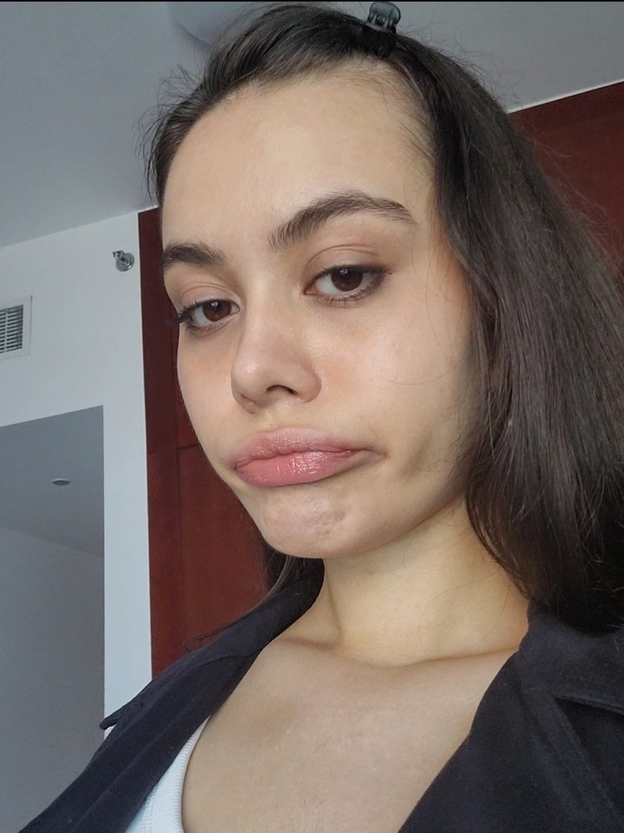 adriana arina tweet media