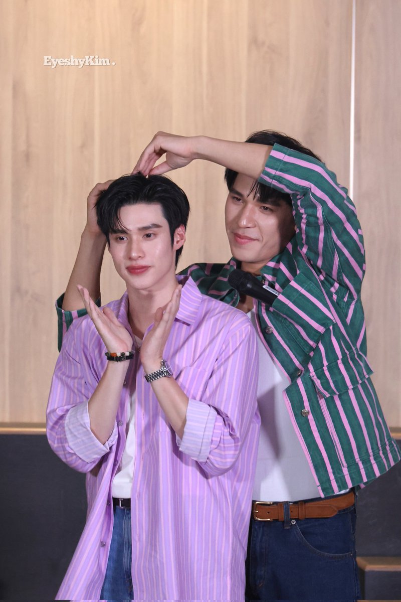 ติดโบว์คิ้วทึ 🎀✨️

ㅡ ♡ #PearlPeak
#PearlPeakxFANDOMFANFIC
