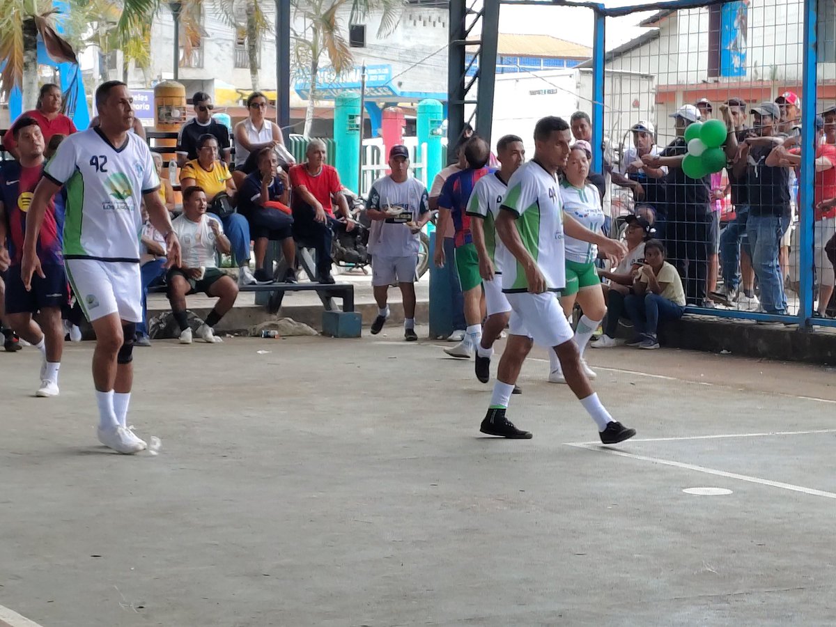 ConagopareLR's tweet photo. ⚽🏆 Finalizó la Copa Rural Los Ríos 1ra edición con emocionantes partidos. Campeón: GADPR San Juan; segundo: GAD Los Ángeles; tercero: GAD Ricaurte; cuarto: GAD Isla de Bejucal. Se reconoció a jugadores destacados y equipos. 🤝 #CopaRuralLosRíos https://t.co/lkmNMFmyWJ