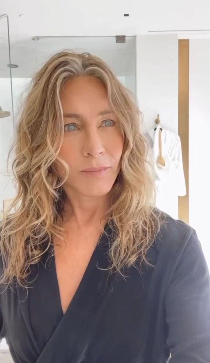 jenniferaniston tweet media