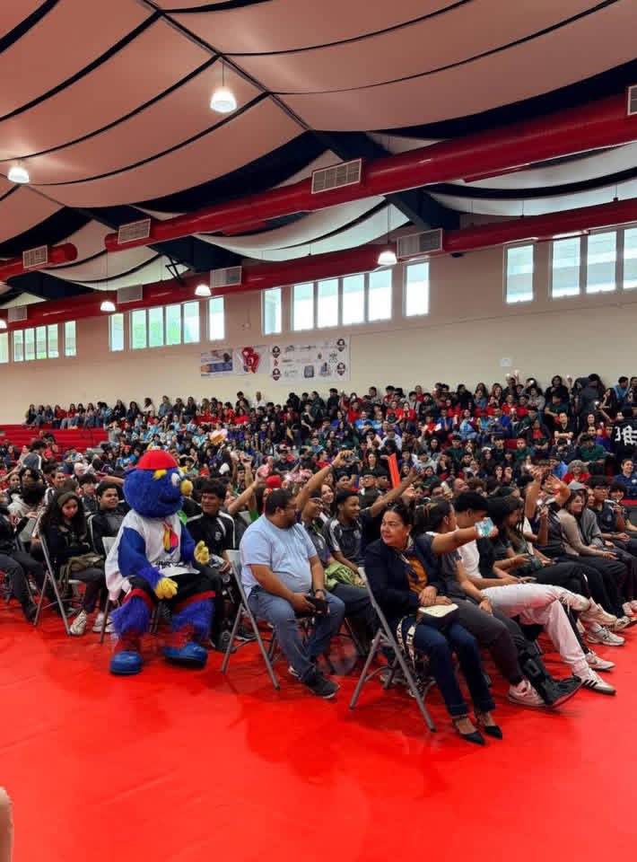 DSPnoticias's tweet photo. El @DSPNoticias, a través de #ExperienceDSP, se unió al Departamento de Educación y #iGuardian de HSI para orientar a estudiantes sobre el uso responsable de redes sociales y prevenir el acoso y la explotación infantil. Reforzamos autoestima, toma de decisiones y liderazgo. https://t.co/MCKvDMetCj