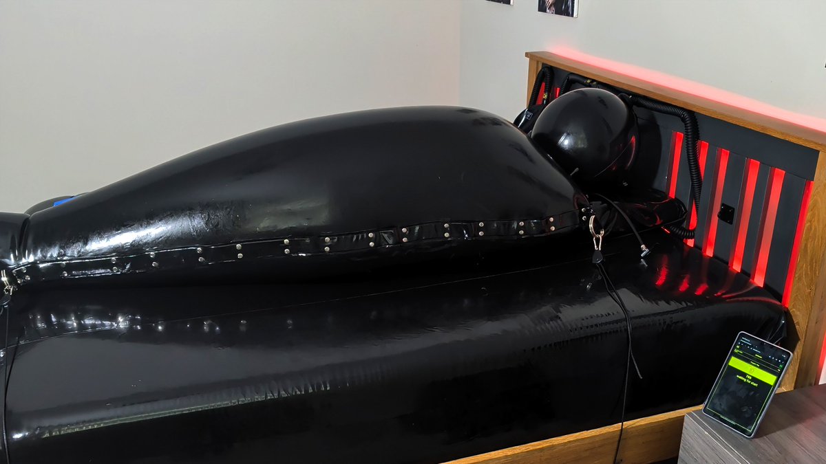 Latexluke tweet media