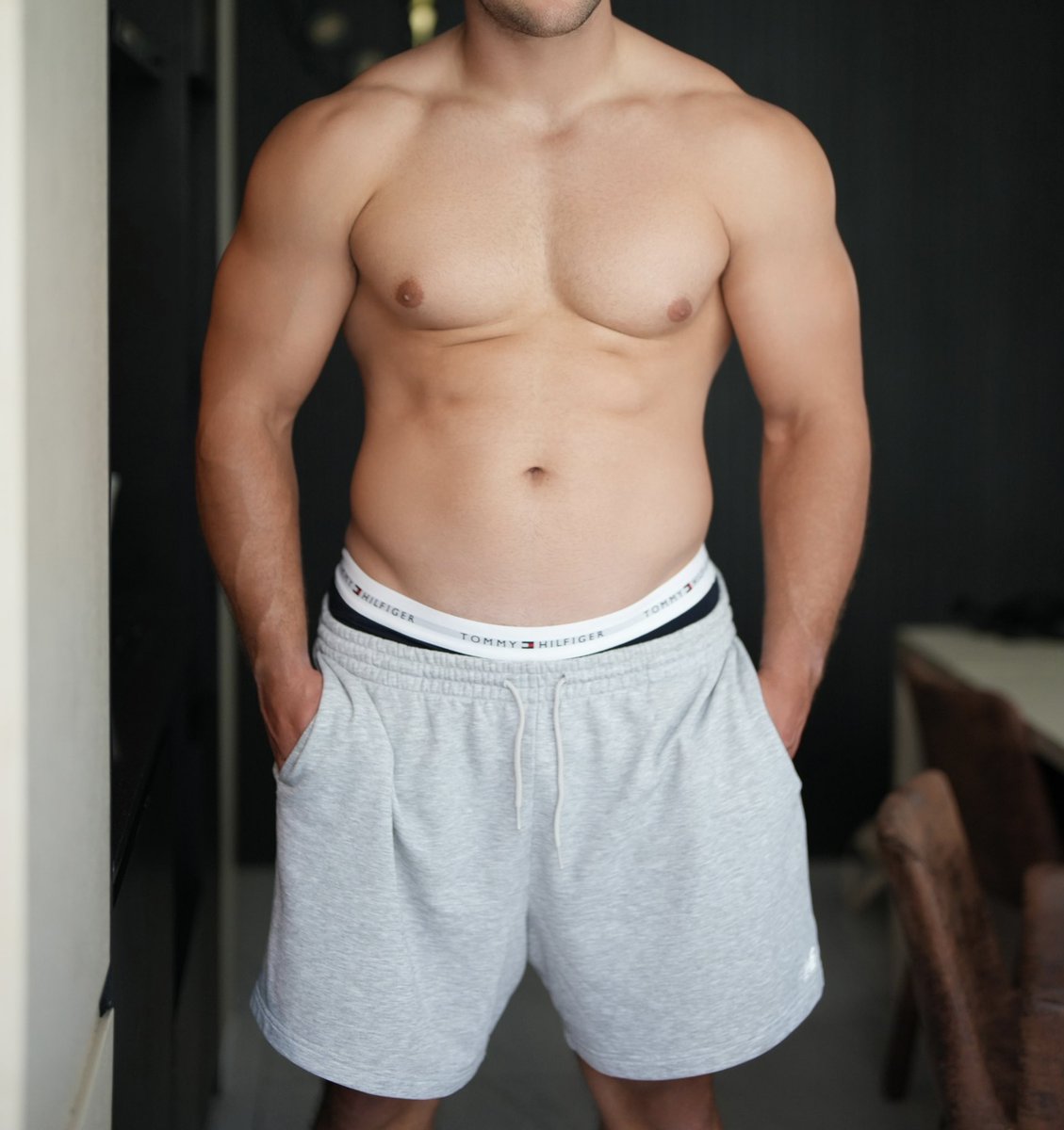 Tall_hunk tweet media