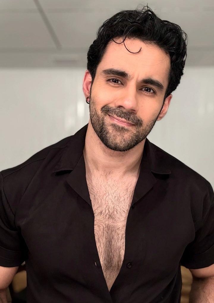 fasiha_sha72235's tweet photo. Aye hayee..itna hott...koi kaiseee hosakta hai yaarrr......😭🔥🥵#Abhinoor #abhishekbajaj https://t.co/nm12Wd8Bs6