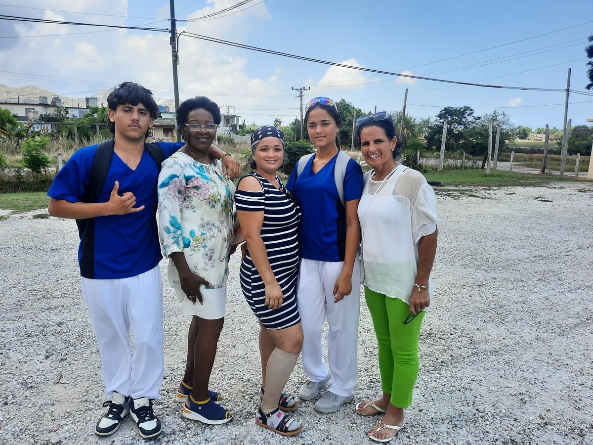 epefij's tweet photo. Desde el 29 la EPEF se engalana de ciencia los estudiante de 2do y 3er año presentando sus clases como practica docente. Felicidades.Lic. Yudit Matos  Dieguez. https://t.co/SDXH3bFRJg