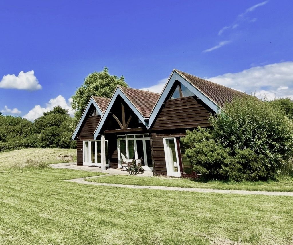 TheHolidayCots's tweet image. 🌿 A Unique Escape at House on the Brooks 🌿

House on the Brooks offers beautifully designed self-catering accommodation, set within an award-winning rewilding farm and surrounded by breathtaking countryside views. 🏡

🛏️ Sleeps 40
theholidaycottages.co.uk/west-sussex/17… 

#HouseOnTheBrooks #UK