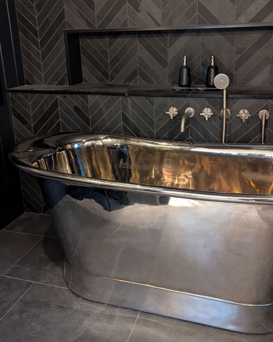 HurlinghamBaths's tweet photo. Our Allingham Nickel, Nickel bath providing the spotlight in this gorgeous dark tone bathroom 💫

#hurlinghambaths #nickelbaths #luxurybaths #nickelbathroom #traditionalbaths #modernbaths #bathroominspo #bathroomrenovation #interiordesign https://t.co/faYk52Ak3J