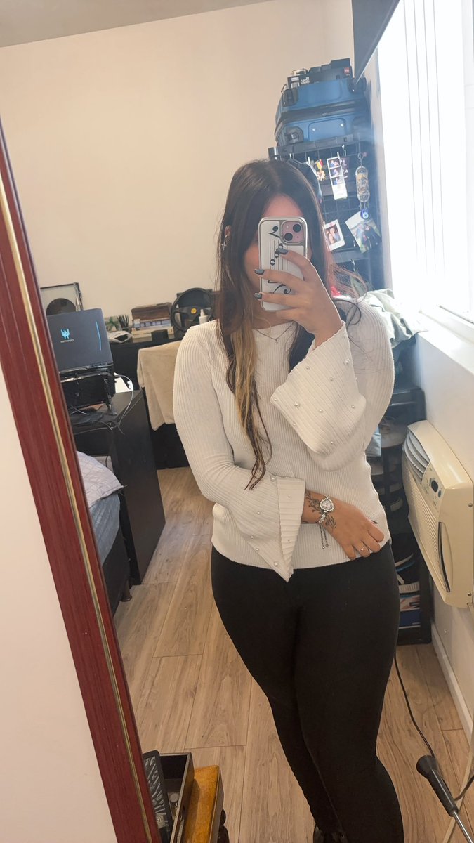 paola tweet media
