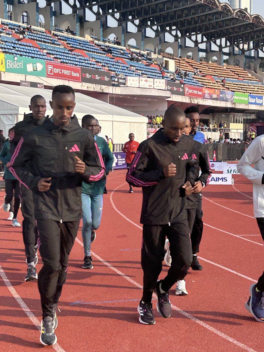 TheRishiMisra's tweet image. Captured this moment at the TCS World 10K Bengaluru 2023 without realizing I was witnessing greatness. 📸
That’s Sebastian Sawe— the first human to complete a sub 2 Marathon 
Funny how some photos age into stories. #Running #Greatness