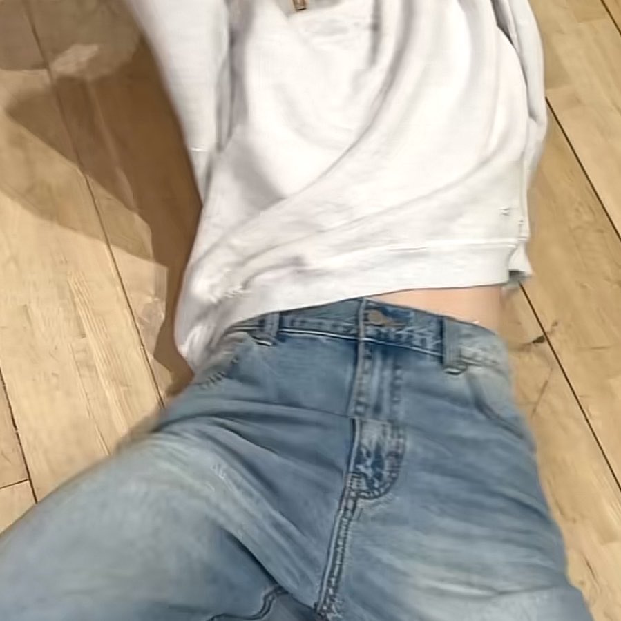 essrebie's tweet photo. OMG his waist... IS SO FCK CRAZY! and that gyatt? OKAY I'M SCREAMING https://t.co/FlTd7ER20x