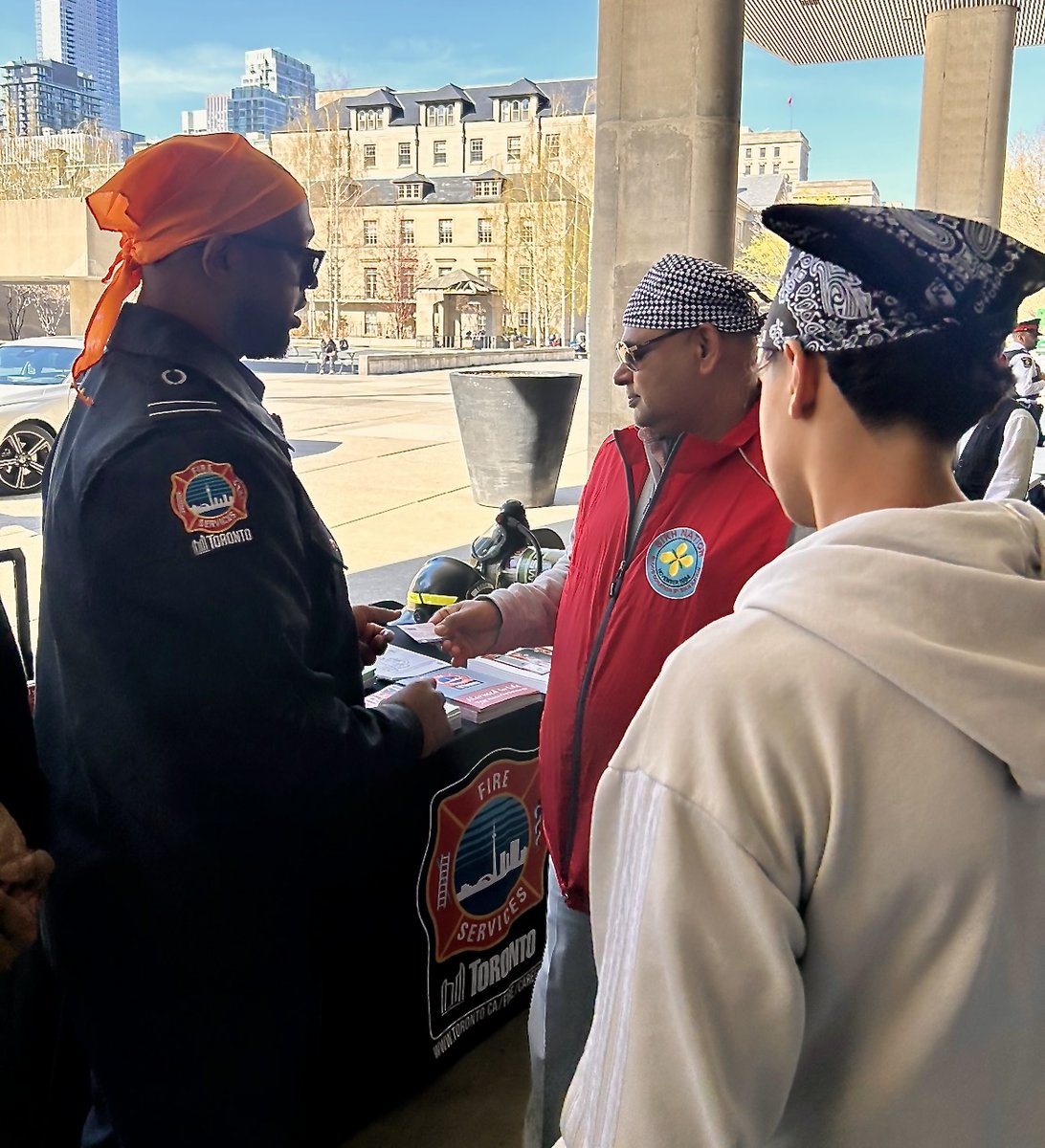 Toronto_Fire's tweet image. Vaisakhi, also known as Khalsa Day, celebrates the Sikh New Year and the establishment of the Sikh community. Our Recruitment &amp;amp; Outreach staff were at the recent Khalsa Day celebration at City Hall to provide career and fire safety info to attendees. #Toronto #community