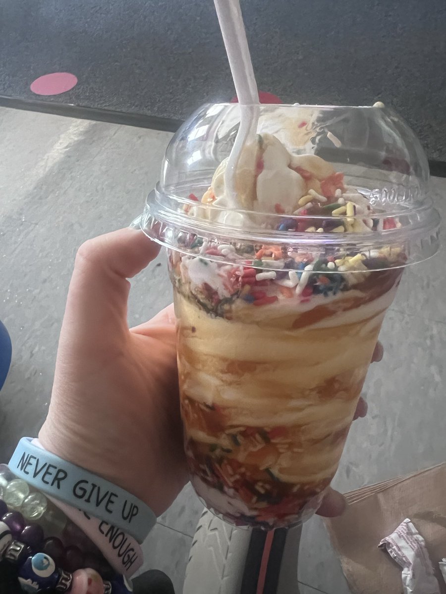 prekteacher23's tweet image. We had an ice cream food truck at school today! A yummy treat is just what this day needed 💖✨ #teachersofx #teacher #yum #blessed #sweet