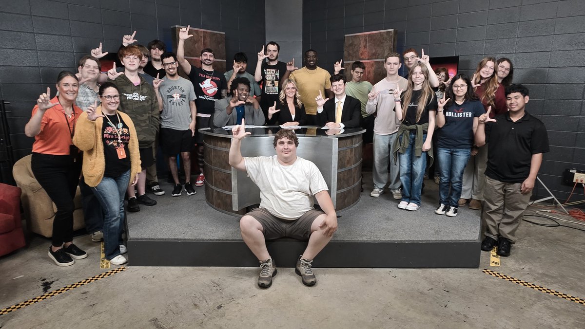 LUTVNews7's tweet image. @LUTVNews7 would like to thank @Orangefield_ISD #HighSchool Audio/Visual students for coming to the TV studio to learn what the @lucommdept offers individuals interested in #broadcasting &amp;amp; #contentcreation! @LamarCommDept #LamarUniversity #studentmedia #collegemedia