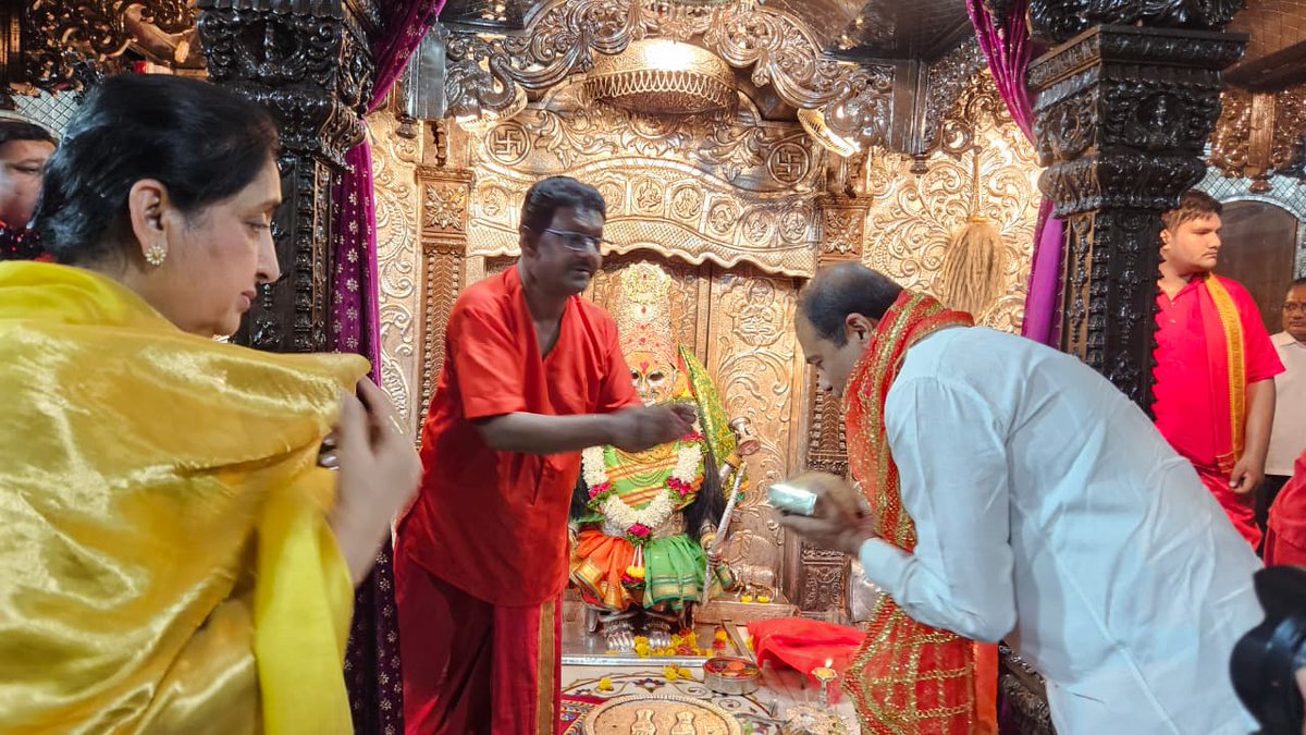 DRPANKAJBHOYAR's tweet image. आज कोराडी येथे कोराडी माता मंदिराला भेट देऊन मातेचे मनःपूर्वक दर्शन घेतले आणि अतिशय शांत, सकारात्मक ऊर्जा अनुभवली.

मातेच्या कृपेने सर्वांच्या आयुष्यात सुख, समृद्धी आणि आनंद नांदो हीच प्रार्थना 🙌🌸

#KoradiMata #Blessed #SpiritualVibes #Gratitude #TempleVisit