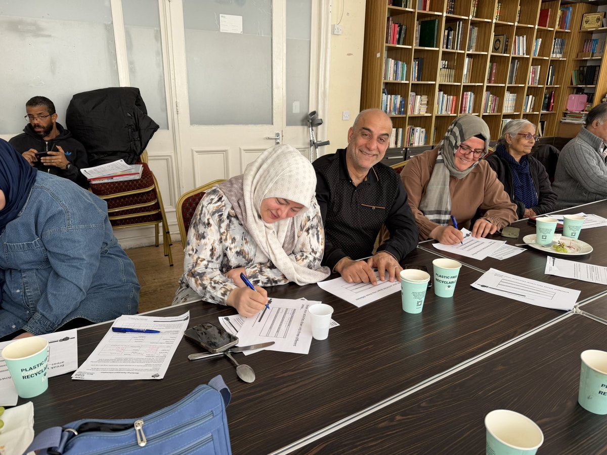 RumiMosque's tweet image. Yesterday in our #RumiCommunityBreakfast, we welcomed two #NHS #talkingtherapies facilitators to discuss about #depression
A powerful workshop and conversation about hope and support.

#ALLWELCOME #N9 #Enfield #Edmonton