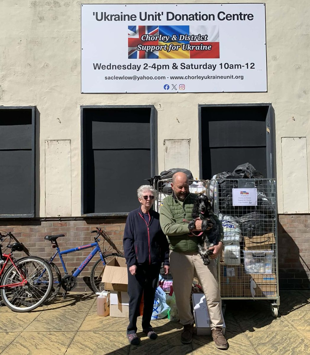 ChorleyUkraine's tweet image. Thanks to John &amp;amp; Mabel the dog for bringing another load of donations to the 'Ukraine Unit' in #Chorley, from the generous and supportive community of #Skipton. Its great that communities work together for #Ukraine
🇬🇧🤝🇺🇦
chorleyukraineunit.org
#ukraineunit #Lancashire