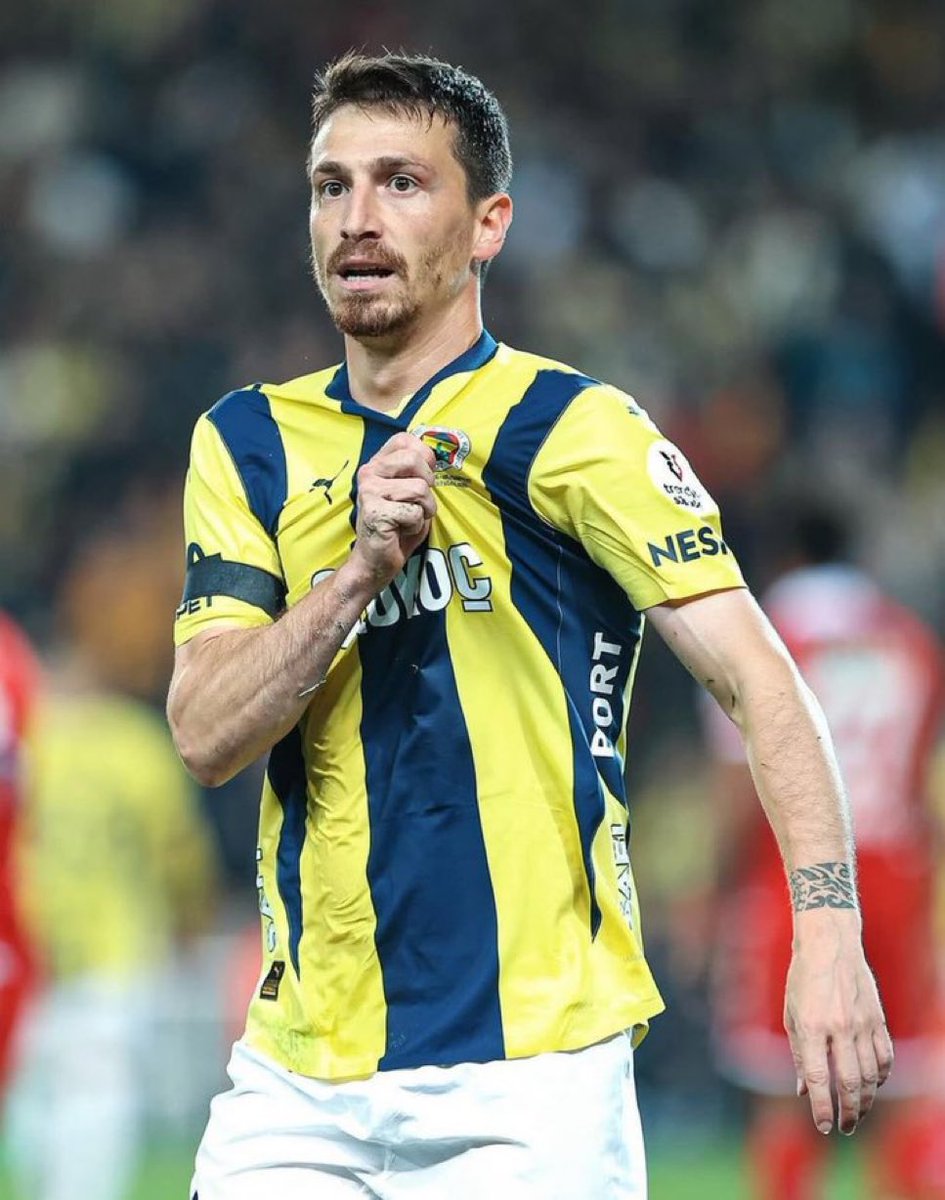 💥 “BİR KERE GÜNAH KEÇİSİ SEÇİLMİŞİM!”

Mert Hakan Yandaş: "Avukatlarım, büyüklerim tahkim sürecini bekle diyorlar. Bir kere günah keçisi olarak seçilmişim. Kalemimin kırıldığını biliyorum. Hakkımda verilen haksız, adaletsiz kararın değişeceğini hiç inanmıyorum ama Allah korkusu