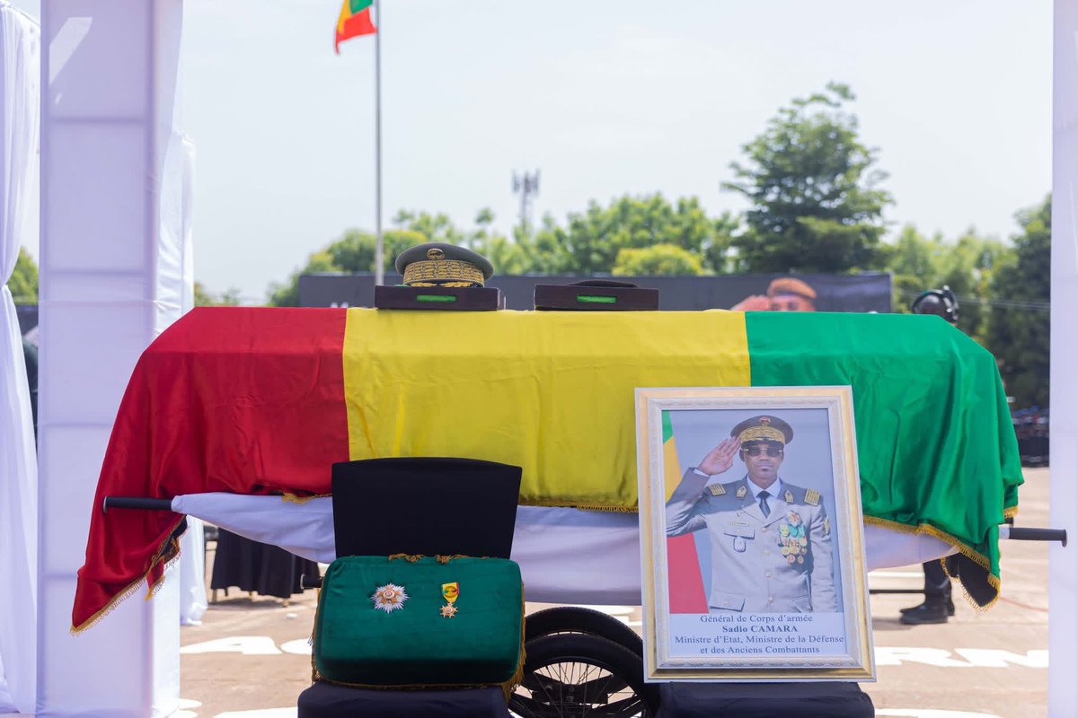 lavoixdemopti's tweet photo. 📸 En images la cérémonie des obsèques nationales de feu le Général d’armée Sadio Camara, ancien ministre d’État, ministre de la Défense et des Anciens Combattants. La cérémonie s’est déroulée sur la Place d’armes du 34e régiment du Génie militaire de Bamako, ce jeudi 30 avril 2026.