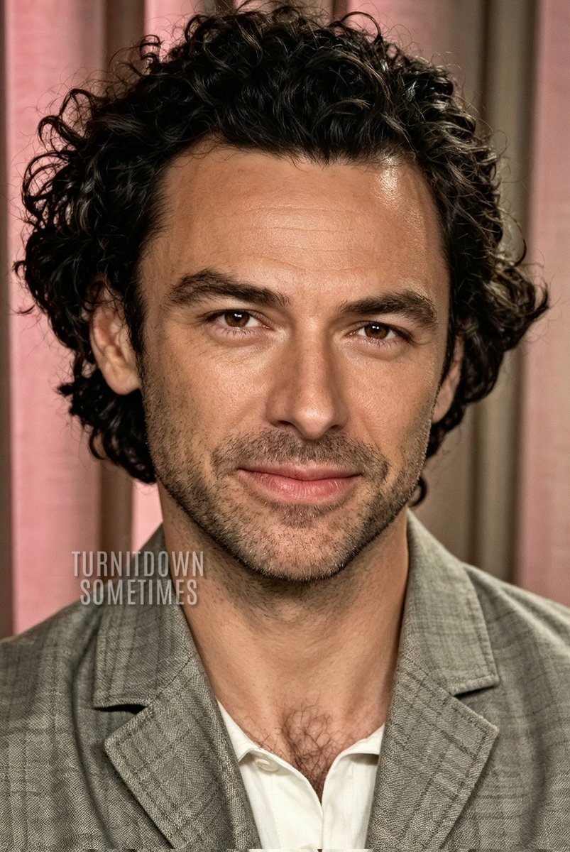 TurnItDownSome's tweet image. Aidan Turner and that “I woke up like this… and still stole the scene” kind of smile ❤️

Resized (upscaled), lighting and sharpness adjusted.
No Remini.

Photo source: Victoria Smurfit, IG story
instagram.com/victoriasmurfit

#aidanturner #smile #curls #rivals #s2 #press