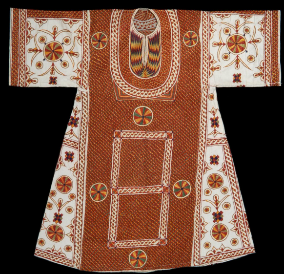 rhaplord's tweet photo. Woman's dress, sharwan kura
White cotton, polychrome silk embroidery
early 20th century, Niger.
Hausa style.
-Quai Branly

Women's prestige dress, sharwan kura
Cotton, polychrome silk
Kotoko style
early 20th century, Logone-Birni, Cameroon.
-Quai Branly

#randomxt https://t.co/dXtlqwlbm4