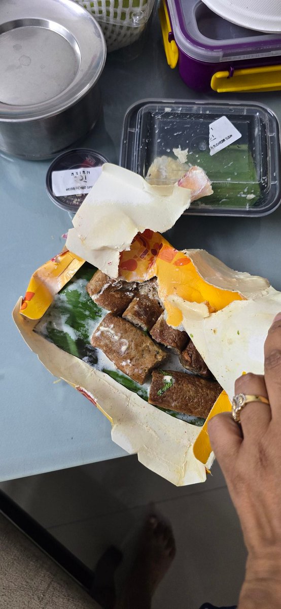 devildiva2's tweet photo. Ordered from @biryanibykilo via @zomato — received soaked, contaminated food.Kebabs were drenched in leaked liquid with cardboard breaking into the food, &amp; white residue all over. Charged ₹45 + taxes for packaging, @zomatocare closed the complaint with a generic reply. Wahh! https://t.co/NnryLMfb1d