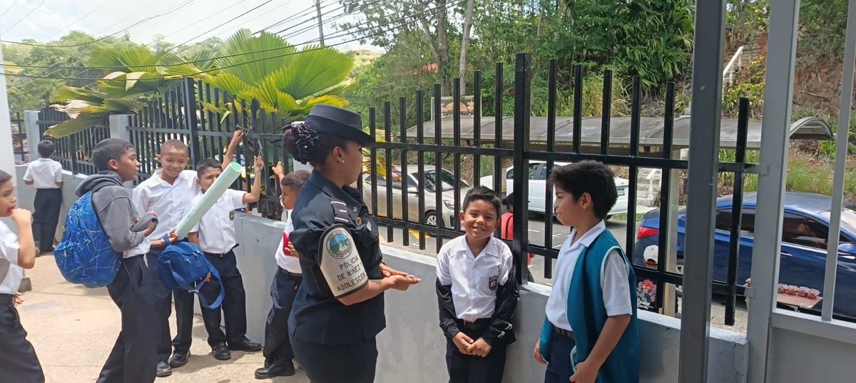 policiadepanama's tweet image. #ZPArraiján | Dictamos charlas preventivas en varios centros escolares del distrito con los programas #DARE y #GREAT. #TuPolicíaAmiga