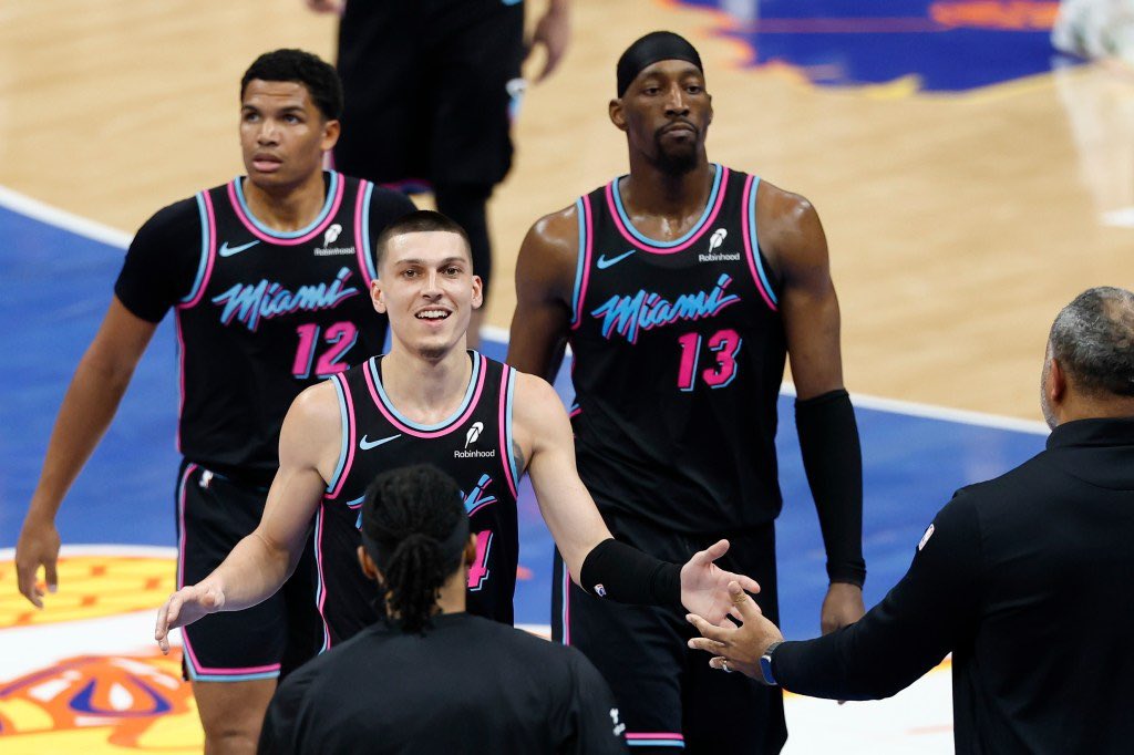 Hot Hot Hoops tweet media