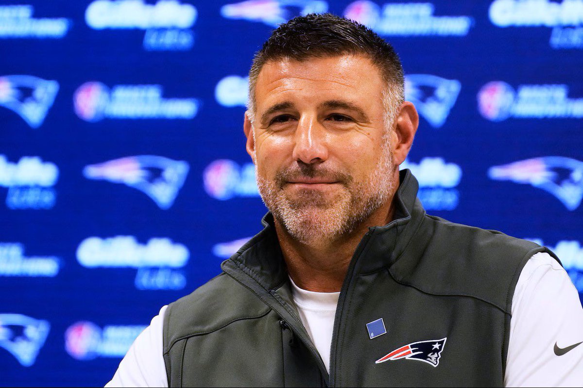 FieldYatesh's tweet photo. Patriots HC Mike Vrabel has an interview this afternoon with his financial advisors at J.P. Morgan https://t.co/11j63ll1PX