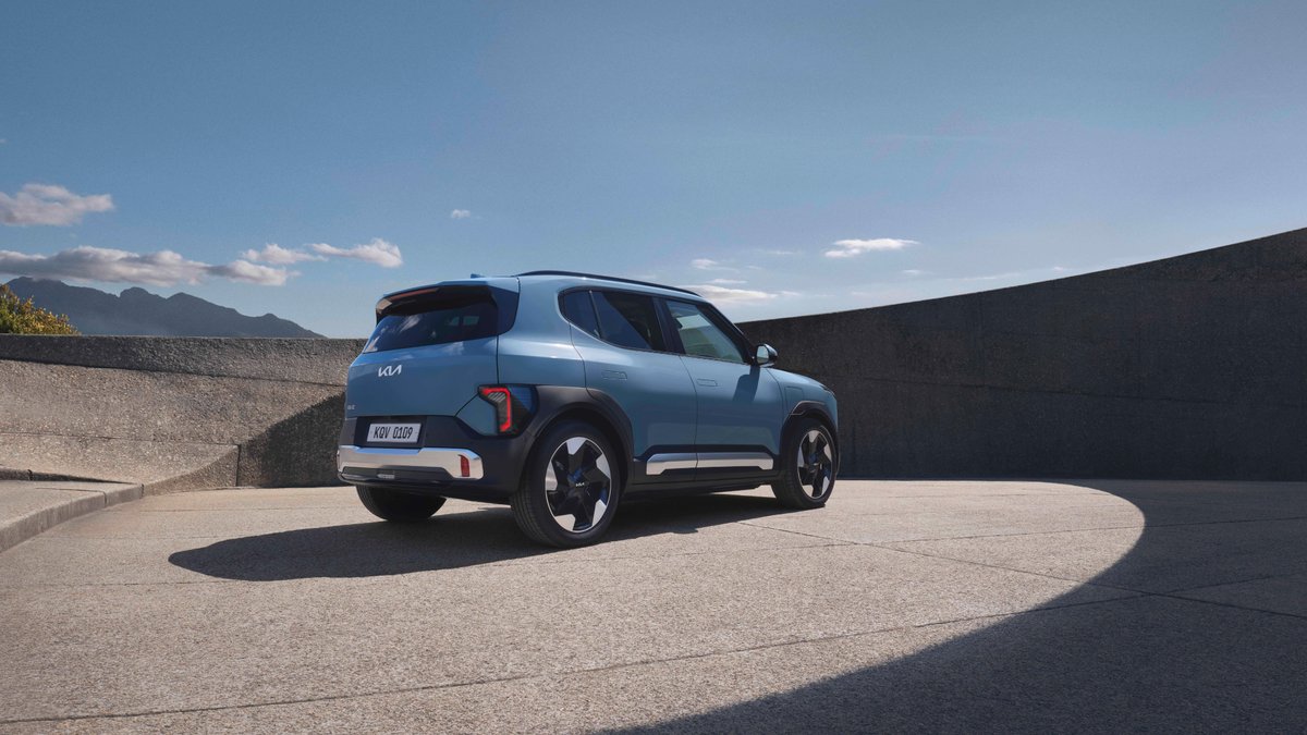 Kia_Worldwide's tweet image. Bold, clean, and modern. 
The EV2’s design makes a statement wherever.

#Kia #EV #EV2 #MovementThatInspires