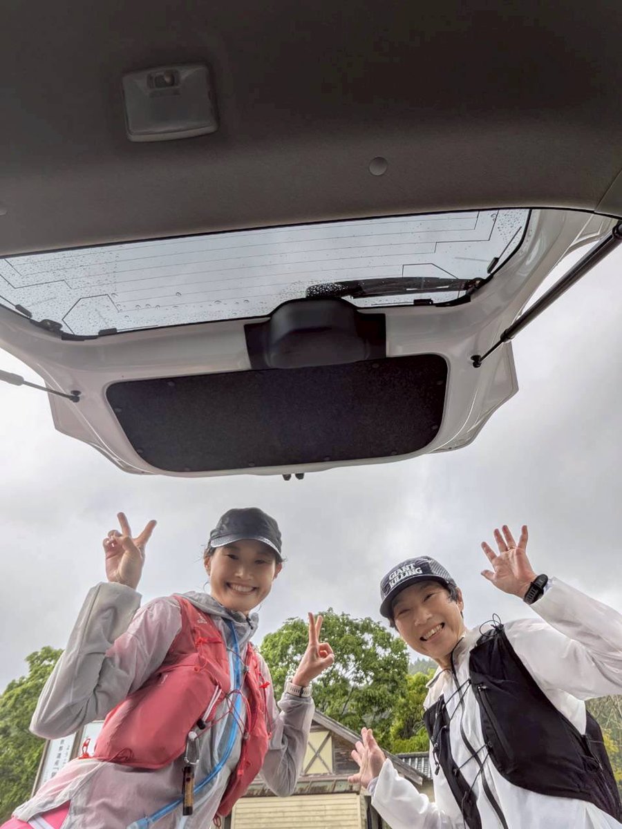 ayanin0616's tweet photo. 憧れの熊野古道
中辺路　滝尻王子→近露王子
むっちゃんとGWのラン旅✈️
雨で泥だらけだし身体も冷えたけど雨と霧で幻想的で神秘的なトレイルでした！
車のピックアップサービスを駆使してoneway14km楽しかった〜
また明日😊 https://t.co/dehlVZZ4yM