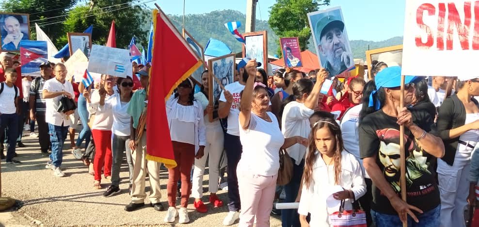 Porque #LaPatriaSeDefiende 
Desfilamos por la #Revolución
<a href="/FrenteDme/">Dirección General de Educación Tercer Frente</a> 
<a href="/CubaMined/">MINED</a> 
@dpesantiago
#TercerFrente
#SantiagoDeCuba