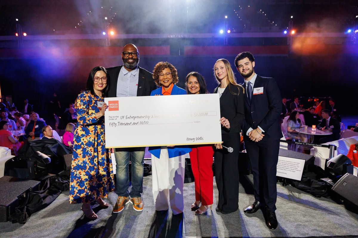 brandonspikes55's tweet photo. My first time attending the Gator 100. Honored to work with @WellsFargo as they sponsored this amazing event. Had a great time and got to meet several successful Gator business owners. The Gator nation is strong and growing!!
#GatorMade #WellsFargo #GoGators π https://t.co/in0oaoGhb5