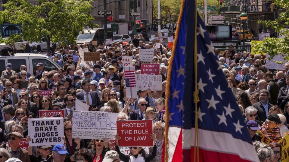 PeoplesWorld's tweet image. Labor and allies map final May Day plans. They expect record outpourings in more than 3,000 locations across the country.
#MayDay #PoliticalAction #labor
peoplesworld.org/article/labor-…