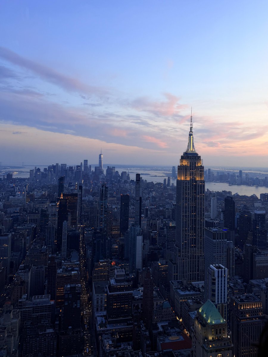 Velvet_Moop's tweet photo. New York | Blues Moments https://t.co/7zf8e3hMjG