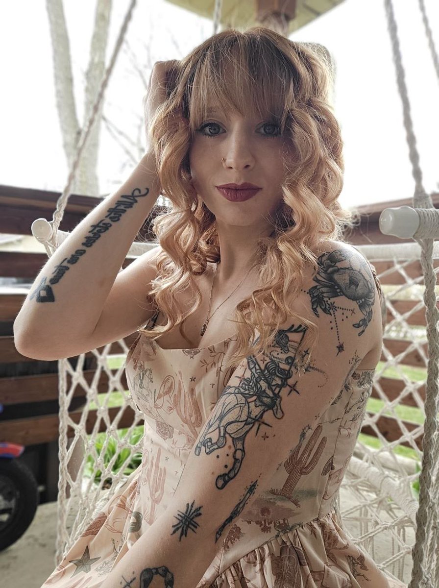 SneakyMist's tweet photo. new pinned 🥰

30! 🔥
Married 💟 
Solo content artist 😘
Telegram &amp; customs when I can! ☺️
No calls or meets!! 👏🏻 

RT like &amp; follow for me ☺️ https://t.co/A6RHV04sfv