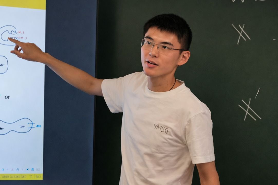 Africa_univers's tweet image. Félicitations à Bin Gui, professeur assistant à l’Université Tsinghua (Yau Mathematical Sciences Center), pour avoir résolu une conjecture de longue date en théorie conforme des champs rationnelle, publiée dans Inventiones Mathematicae.
#Mathématiques #Recherche #Science