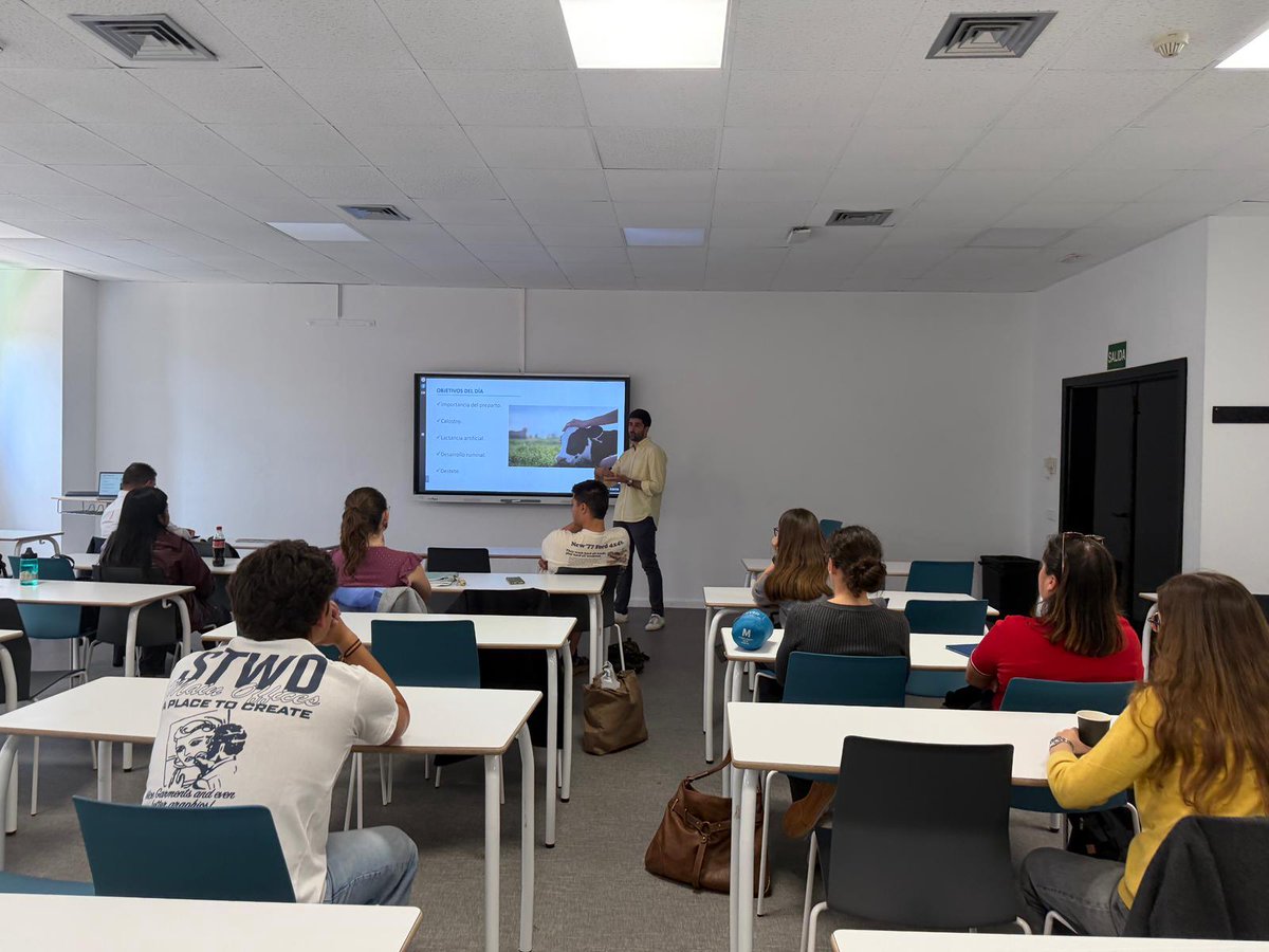 dinuvet's tweet photo. Denkavit Ibérica ha participado en una jornada formativa organizada por el Club de Ganadería de la Universidad Alfonso X el Sabio de Madrid (UAX), centrada en los puntos críticos en la cría del rumiante neonato. https://t.co/mqz09ViVjB
