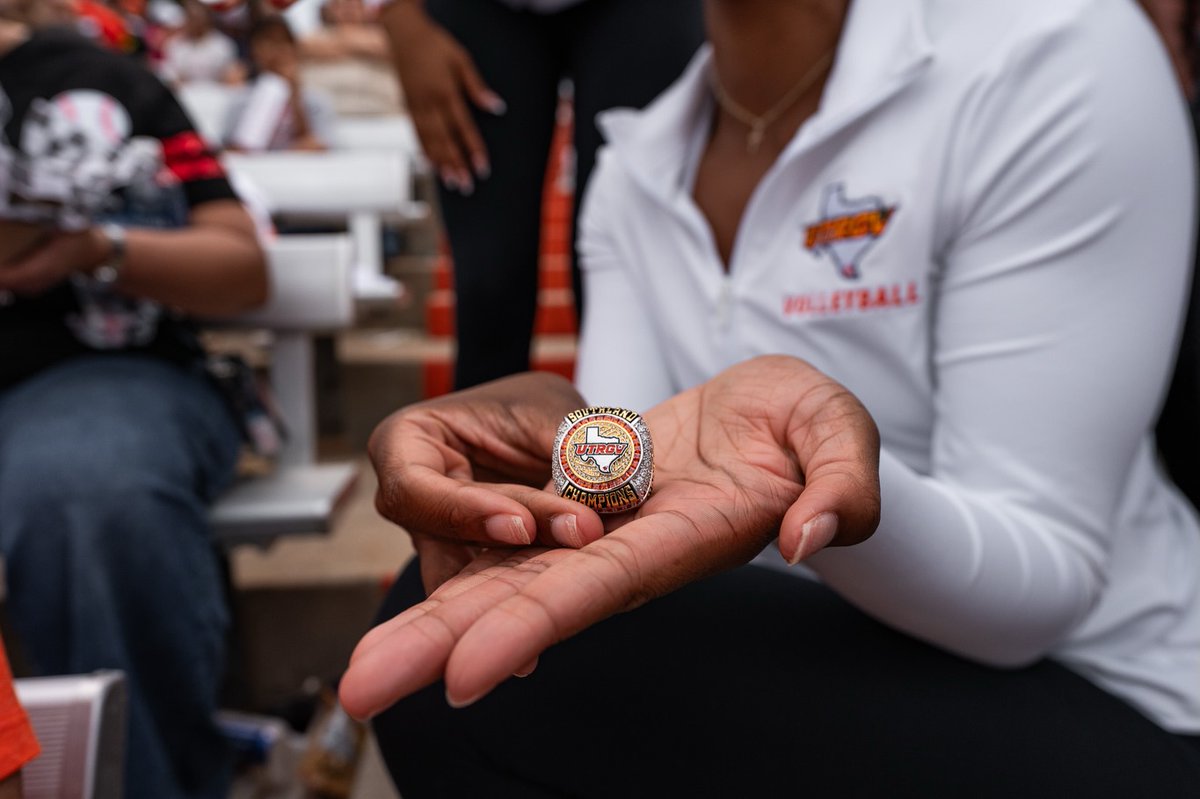 Signature Championship Rings tweet media