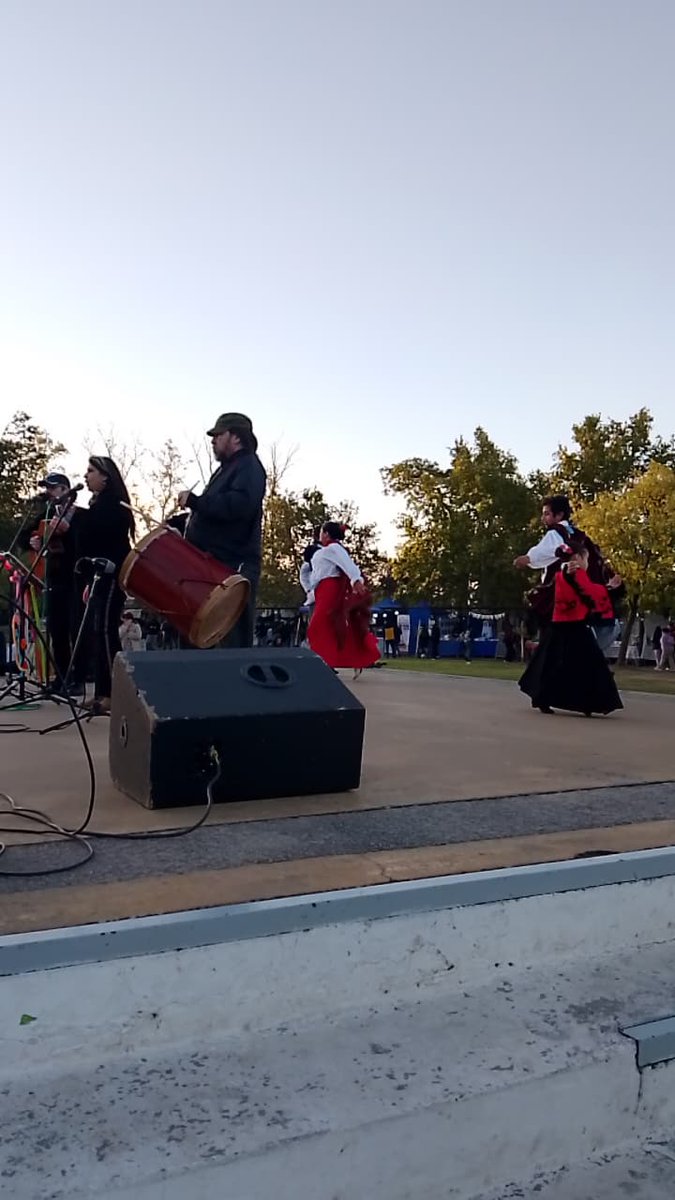 VOCESNATIVAS's tweet image. Domingo pasado en Plaza Bujan de Moreno. 
Hermoso encuentro del Taller Caypi Quichuapi Rimaycu que sigue pensando en Voces Nativas. 
Nuestro agradecimiento a quienes compartieron escenario Grupo de Danzas Ruca Hueney y Carly Curletti #voces #resistencia #moreno