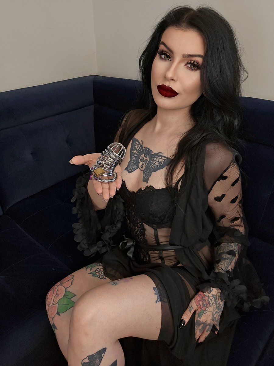 Mistress Nikole tweet media