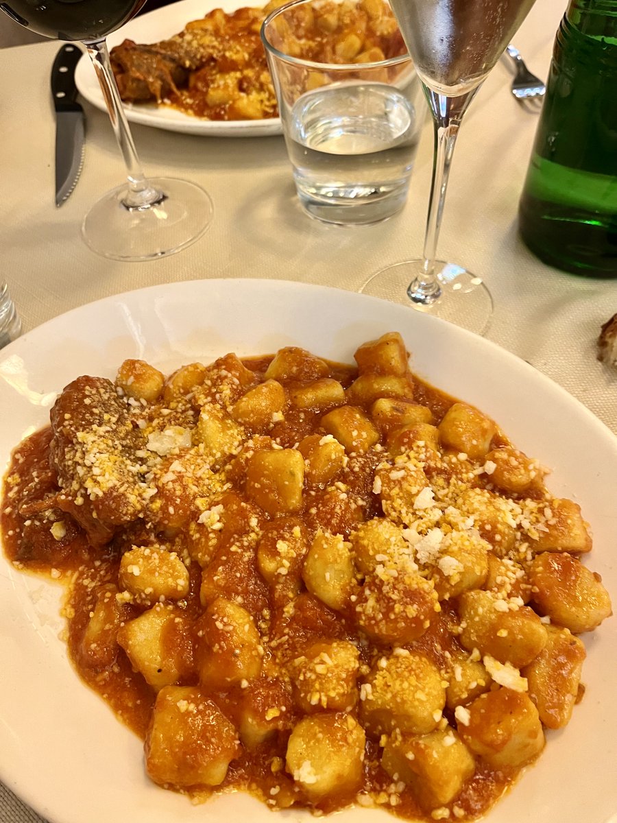 caputmundiHeidi's tweet image. Deliziosi gnocchi per pranzo 😋 perché è giovedì 🥂
Matricianella ~ Cucina Tipica Romana

#Roma 🤍