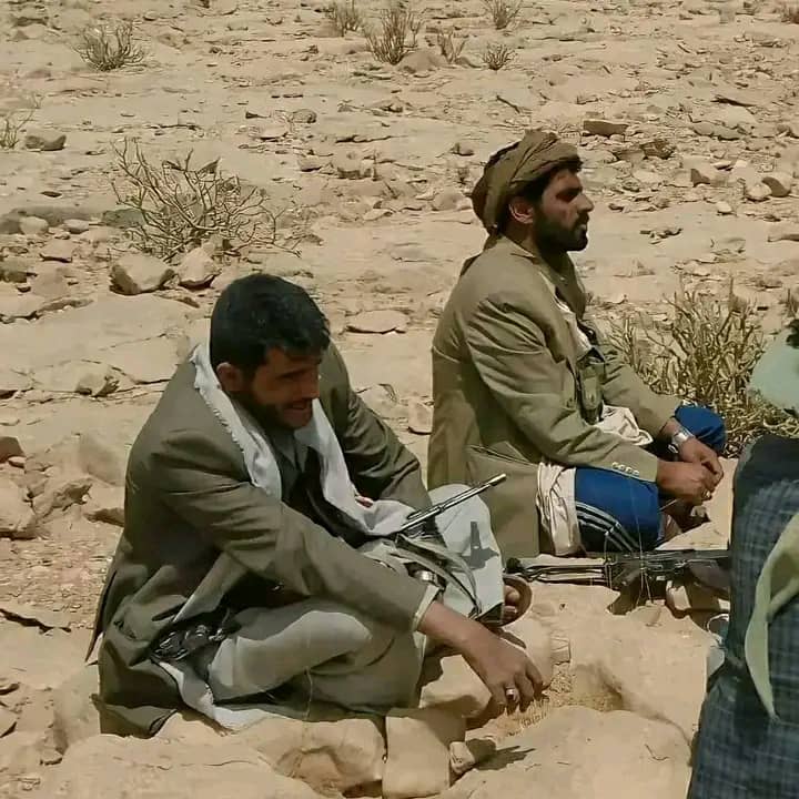 FaydHydr78564's tweet photo. الشهيد القائد ابوعبدالله حيدر والشهيــد القائد ابوحيدر الحمزي رضوان الله عليهم كان يخطط كيف يحرر الجوف وهاذه الصوره من أعلى جبل الجرشب محافظة الجوف.  
سلام الله عليهم
💔💔💔 https://t.co/ZAGyvDSAWh