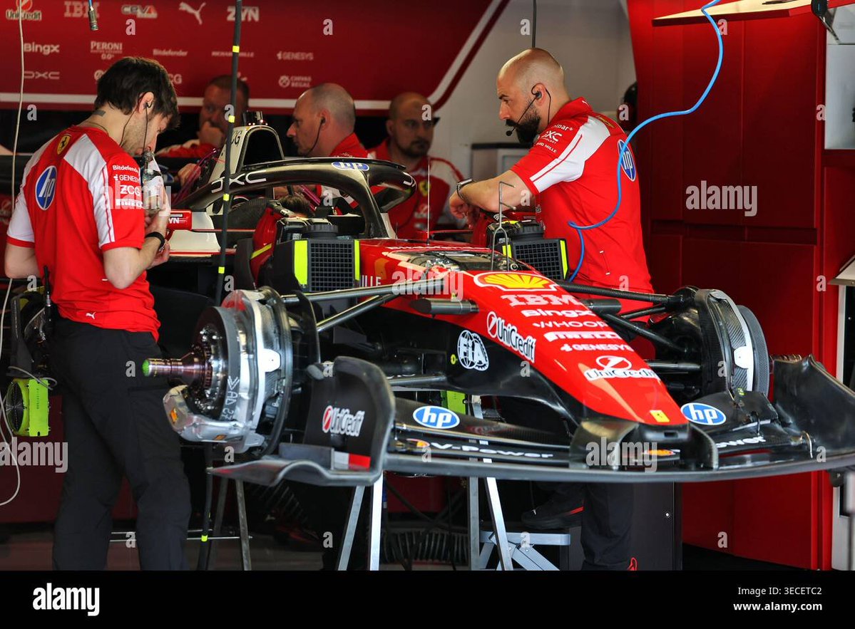 FulvioVigilante's tweet image. Ferrari box. 

#F1 #MiamiGp
©Alamy