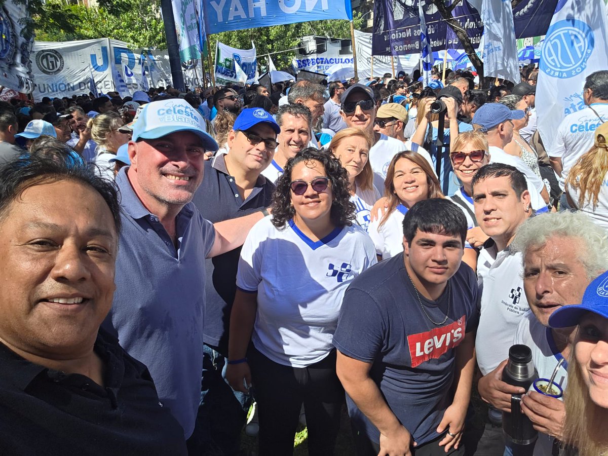 ATSAmemes's tweet photo. Qué dice el duro documento de la CGT que se leerá hoy en la Plaza de Mayo: "hay cosas que faltan pero el rumbo va bien" https://t.co/Z0phqErDUO