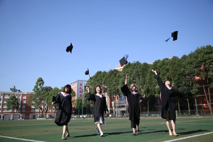 a222arina's tweet image. "Cap, gown, and a heart full of stories. Grads, we did the thing.  #ClassOf2024 #ForeverFellows"
