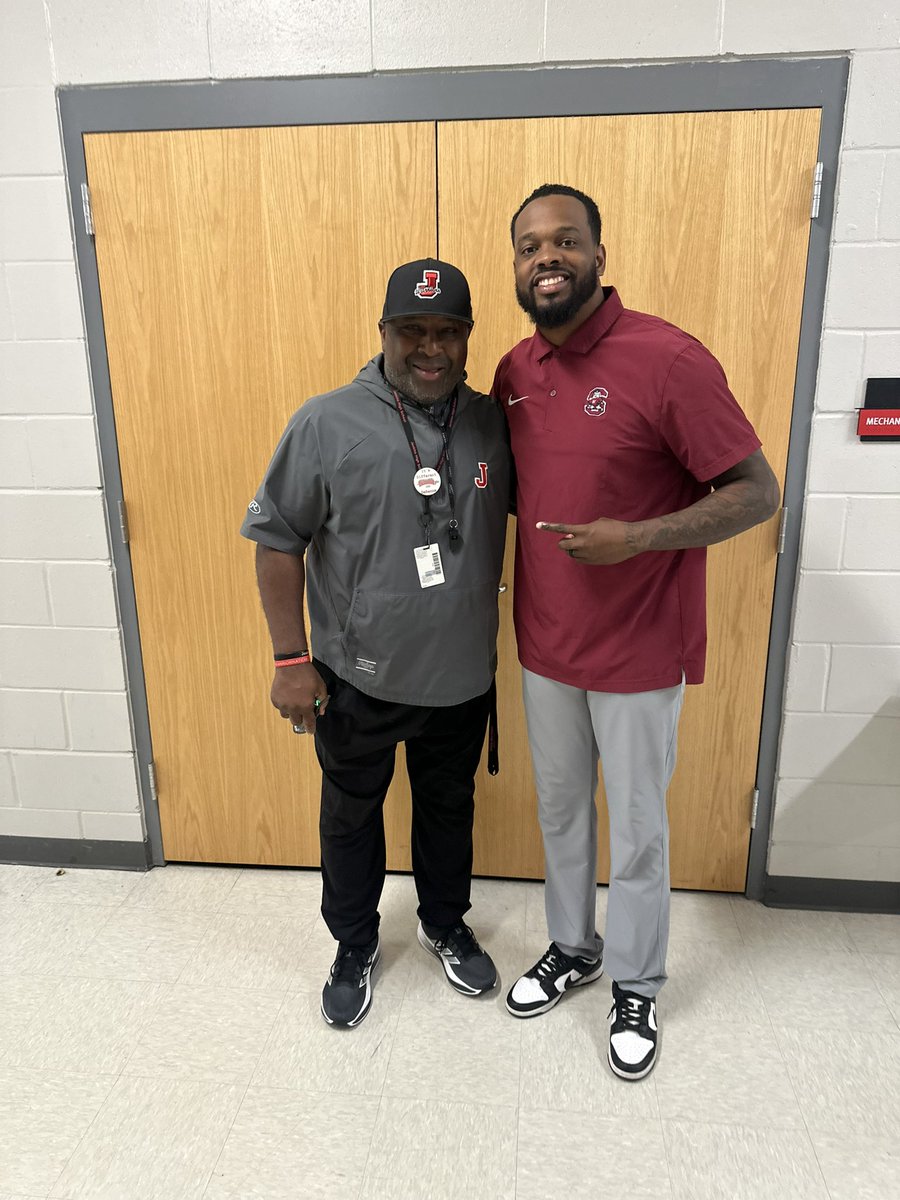 CoachHamp__'s tweet image. Truly enjoyed my first visit to @warrior_report QB Coach is the great @SCState_Fb Alum @Eric7Phoenix !

Also home to 2026 WR Signee @iamdomojohnson #FirstClass

@coachtwelch1 and @TrainerOfSpeed1 have done an amazing job preparing these young men for the next level!

#GoDogs