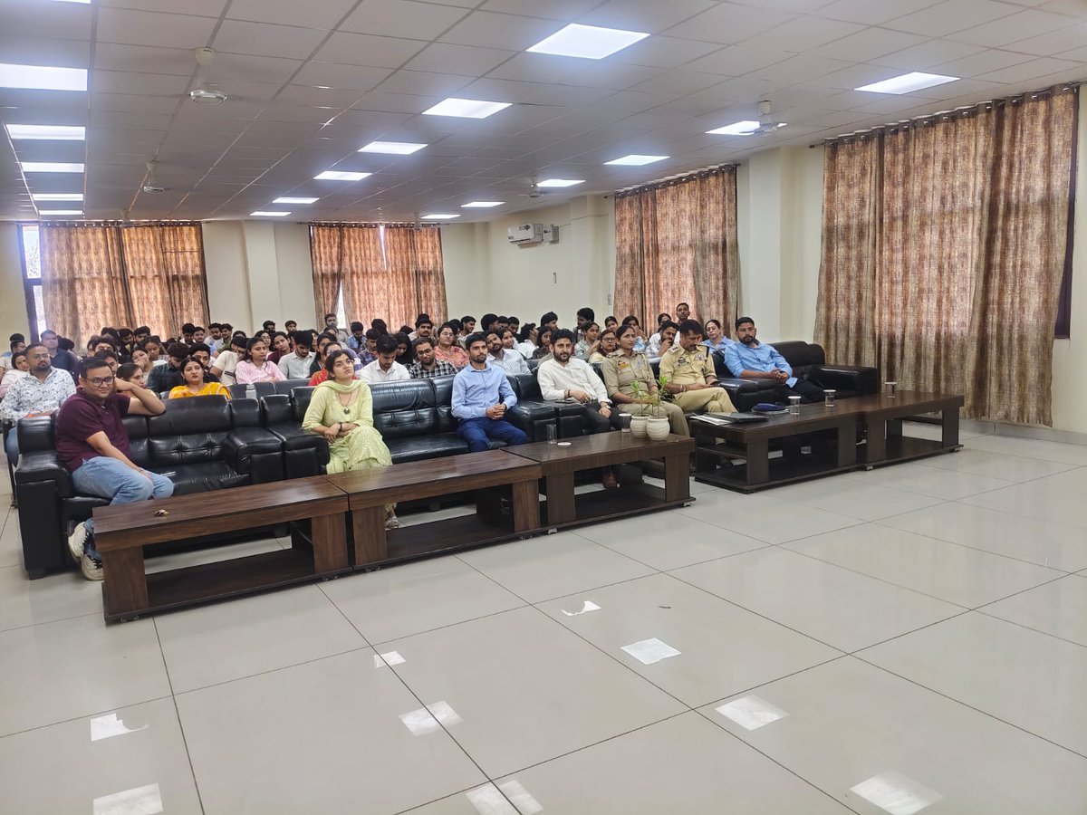 KathuaPolice's tweet image. #NashaMuktJammuKashmir
KATHUA POLICE CONDUCTED #ANTI- DRUG AWARENESS PROGRAMMES ACROSS #KATHUA #UNDER NASHA MUKT ABHIYAN.
@JmuKmrPolice 
@ZPHQJammu
@DigJsk 
@mohita_ips
facebook.com/share/p/191mzL…
#SayNotoDrugs
#WarOnDrugs