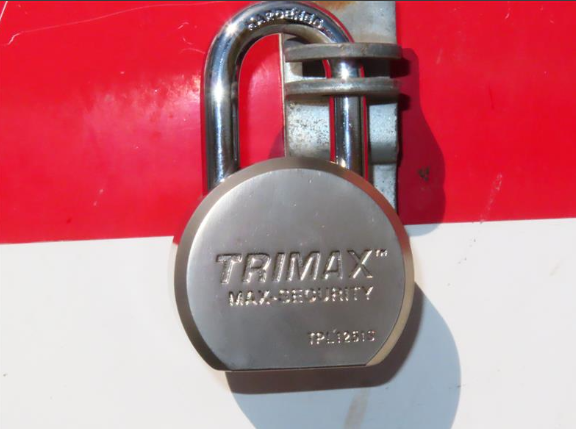TrimaxLock's tweet image. Not everything needs to be complicated—just solid. 🔒
TRIMAX TPL1251S is one of those “set it and don’t think about it again” kind of #locks. Real #security that shows up and does its job every single time. See our full line of padlocks: trimaxlocks.com/product-catego… #LockItOrLoseIt