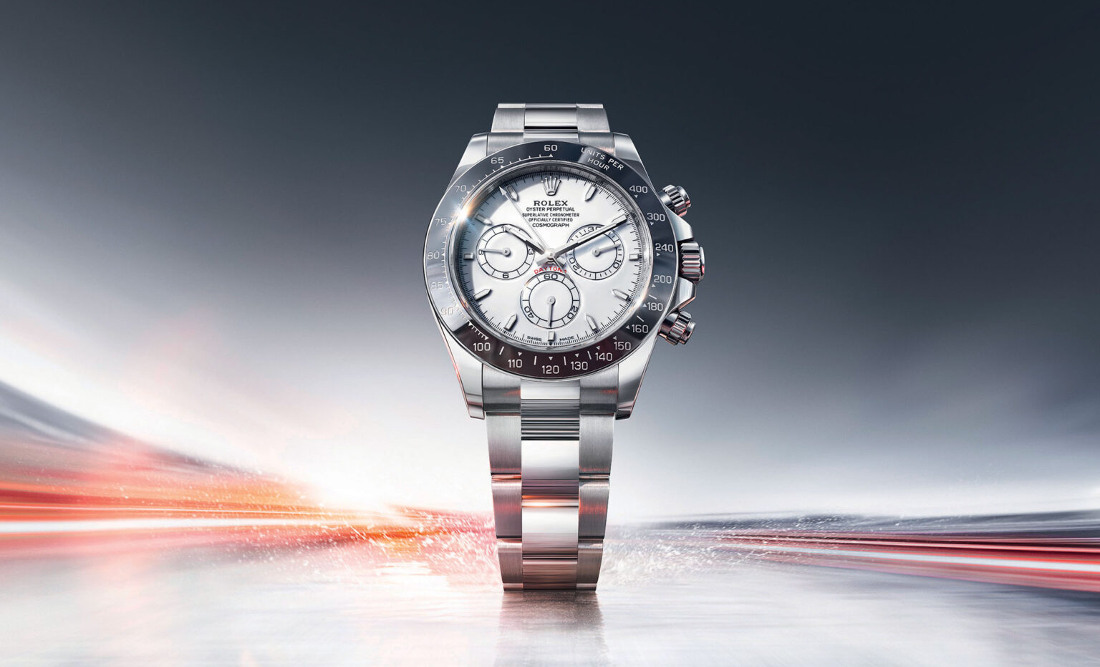 MrStateless's tweet image. The Rolex Cosmograph Daytona goes Rolesium.

New Ref. 126502 = steel + platinum, white enamel dial, vintage-inspired bezel &amp;amp; visible calibre 4131.

One of the most refined Daytona evolutions yet.

Read more on mrstateless.com

#Rolex #Daytona #Watches #Horology