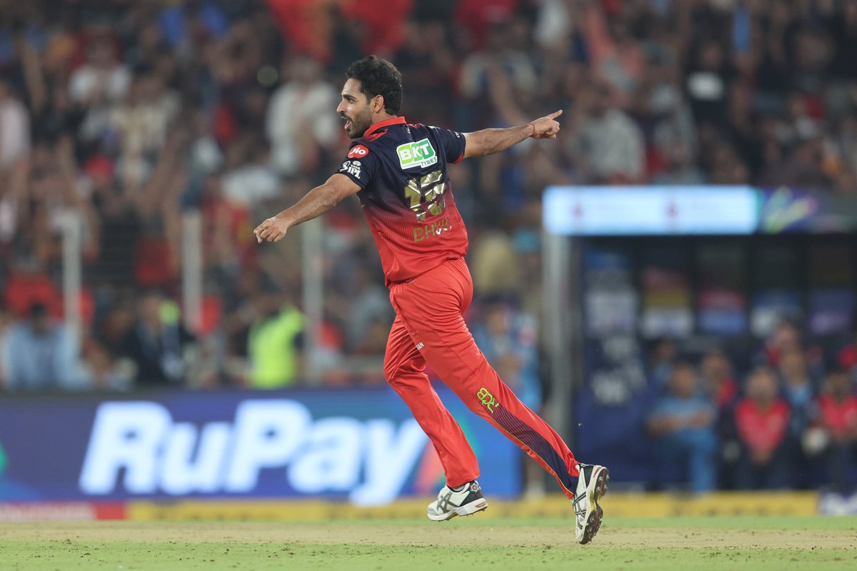 IPL's tweet image. He can’t stop taking wickets 🔥🔥

Bhuvneshwar Kumar with a breathtaking spell of 3/28 🤩

Updates ▶️ bit.ly/TATAIPL-2026-42

#TATAIPL | #KhelBindaas | #GTvRCB